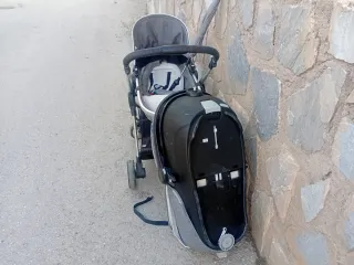 Carrito de bebé gris