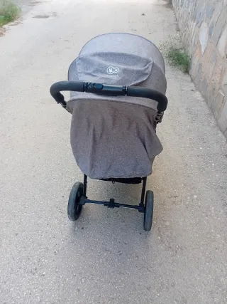 Carrito de bebé gris