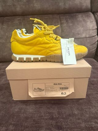 Sneakers Miu Miu in suede Topaz gialli taglia 39