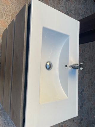 Lavabo con mueble de madera