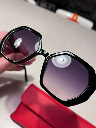 Gafas de sol Guess hexagonales negras