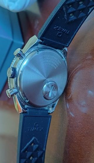 Reloj Timex Q Cronógrafo Plata y Negro