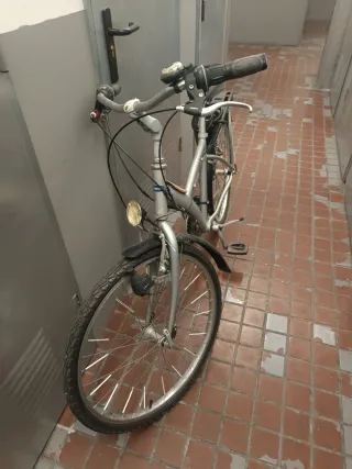 Bicicleta BTWIN plateada