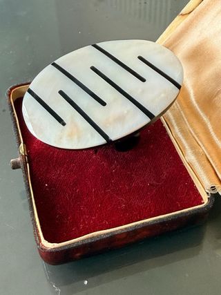Anello grande madreperla e nero