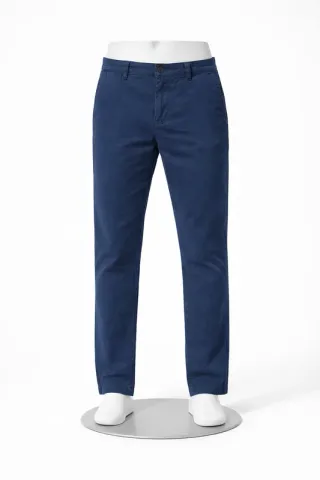 Pantalón chino Starwear azul marino.