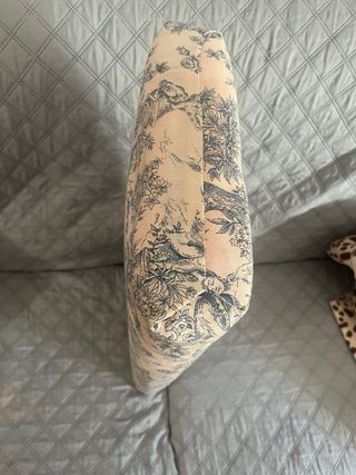Bolillero con diseño floral azul y blanco