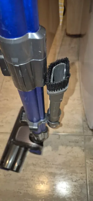 Aspiradora Escoba Azul y Negra