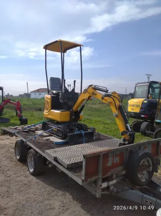 Mini retroexcavadora orugas de goma