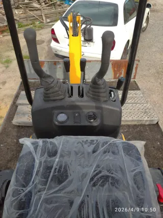 Mini retroexcavadora orugas de goma