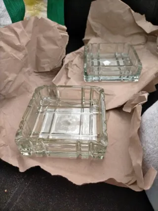 2 Ceniceros de cristal cuadrados  Se vende en pack