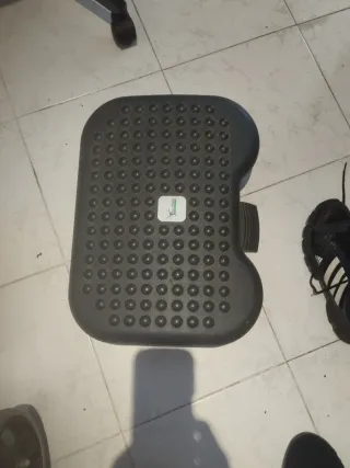 Reposapiés ergonómico negro