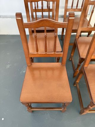 Juego de 4 sillas de madera marrones