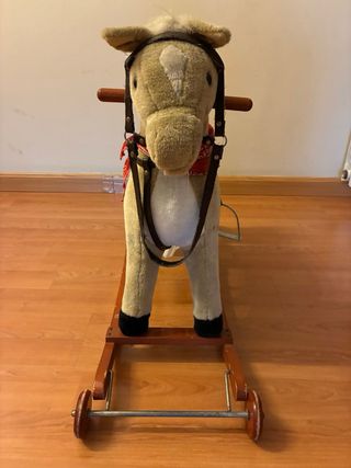 Caballo balancín de madera