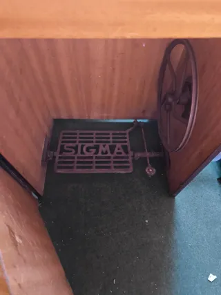 Máquina de coser Alfa +segundo mueble regalo