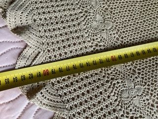 Tappeto cotone beige rotondo, ovviamente è piegato