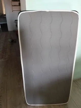 Cuna de viaje con colchón