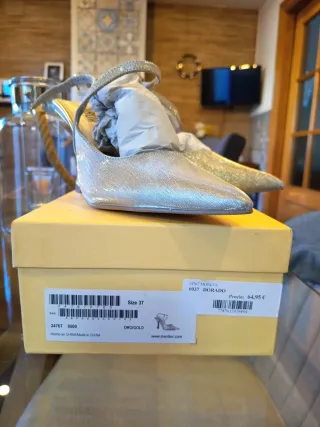 Zapatos de fiesta dorados sin estrenar