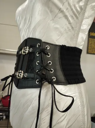 Cintura Gotica Nera con Lacci e Fibbie