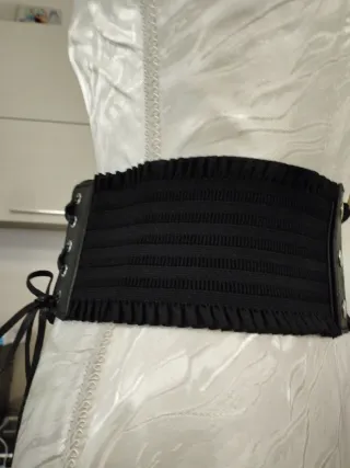 Cintura Gotica Nera con Lacci e Fibbie