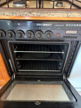 Conjunto Cocina Gas Butano + Horno marca Ariston