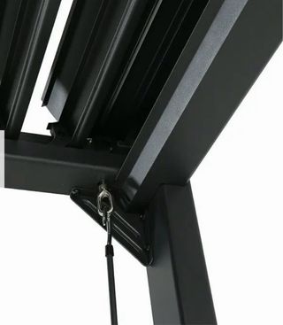 Pérgola de metal color blanco