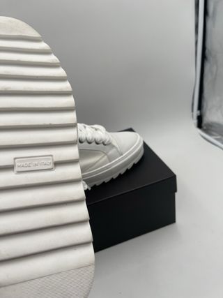 Sneakers size 42 pelle bottolato bianco