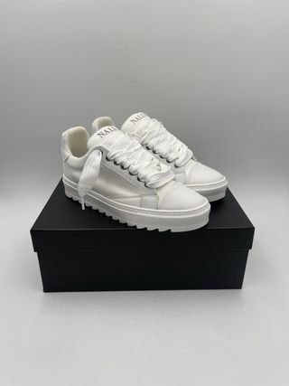 Sneakers size 42 pelle bottolato bianco