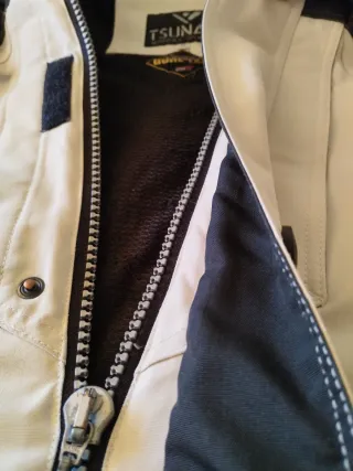 Cazadora Tsunami Gore-Tex Beige/Negra