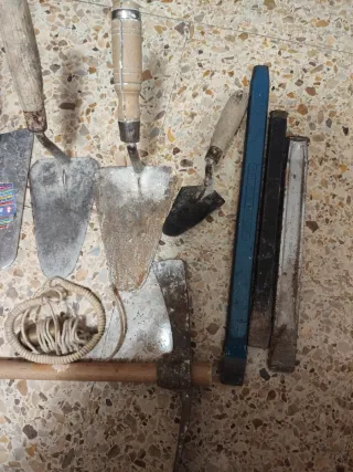 Lote herramientas: pico, palas, cinceles
