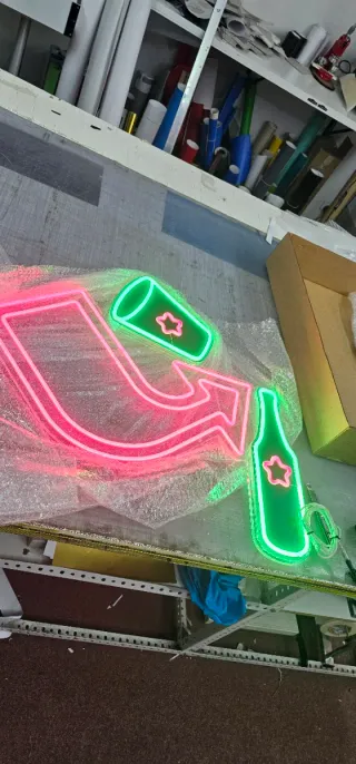 Carteles led,  Neón y Rotulación de vehículos