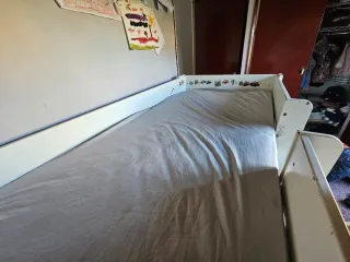 Cama alta infantil blanca