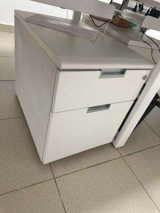 Cajonera de oficina blanca