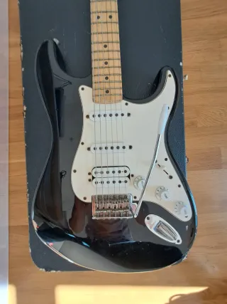 Fender Stratocaster MIM 2004 Negra