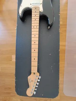 Fender Stratocaster MIM 2004 Negra