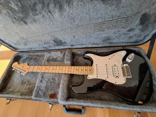 Fender Stratocaster MIM 2004 Negra
