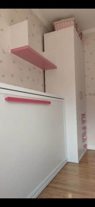Armario juvenil madera rosa y blanco