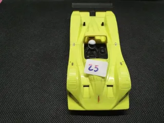 Coche Scalextric Lola B98/10 Fly Amarillo