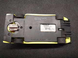 Coche Scalextric Lola B98/10 Fly Amarillo