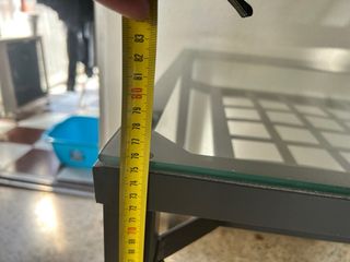 Mesa de forja y cristal