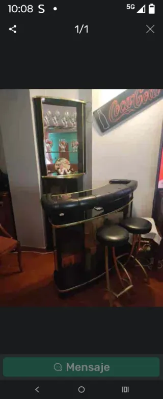 Barra de bar con estantería y 2 banquetas
