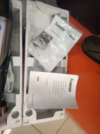 Akrapovic Sistema de Escape