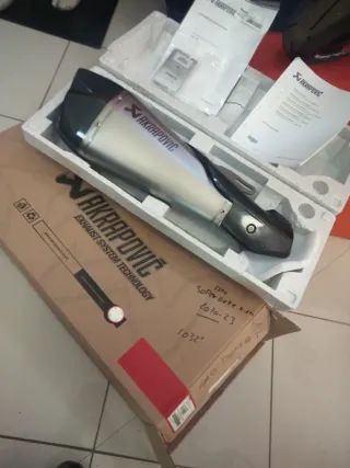 Akrapovic Sistema de Escape
