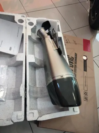 Akrapovic Sistema de Escape