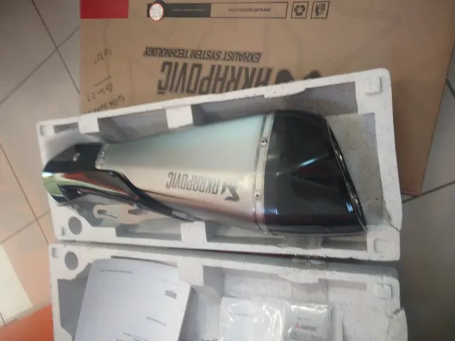 Akrapovic Sistema de Escape
