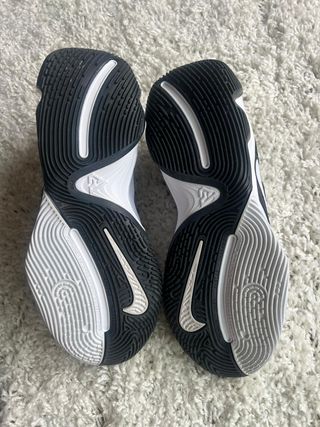 Nike Zoom Freak 5 Talla 42.5 Blancas/Negras