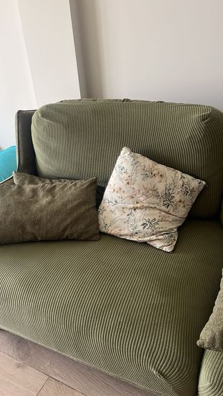 Sofá chaiselongue verde tela