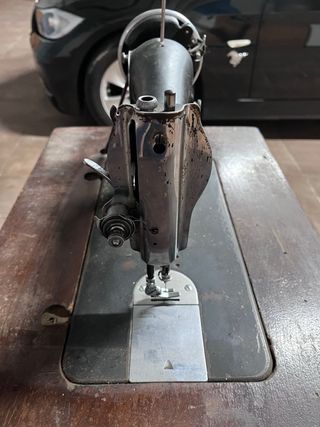 Máquina de coser Alfa antigua