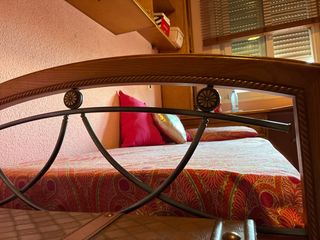 Letto a castello con cassettiera in legno massello e forgia