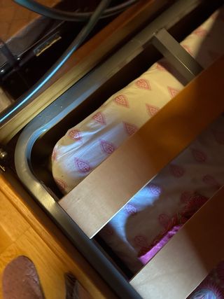 Letto a castello con cassettiera in legno massello e forgia