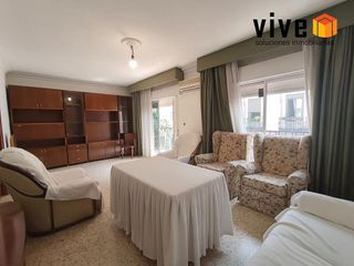 Casa adosada en venta en La Buhaira en Sevilla